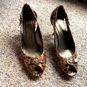 Gorgeous peep toe Stuart Weitzman leopard pumps